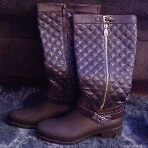 Women's Brown Fashion Boots. Women's size 10.